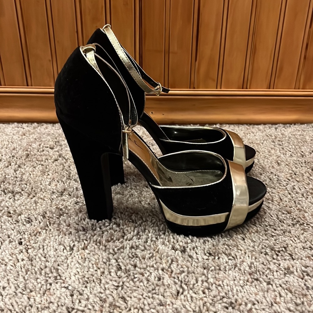 Heels - Picture 2 of 5